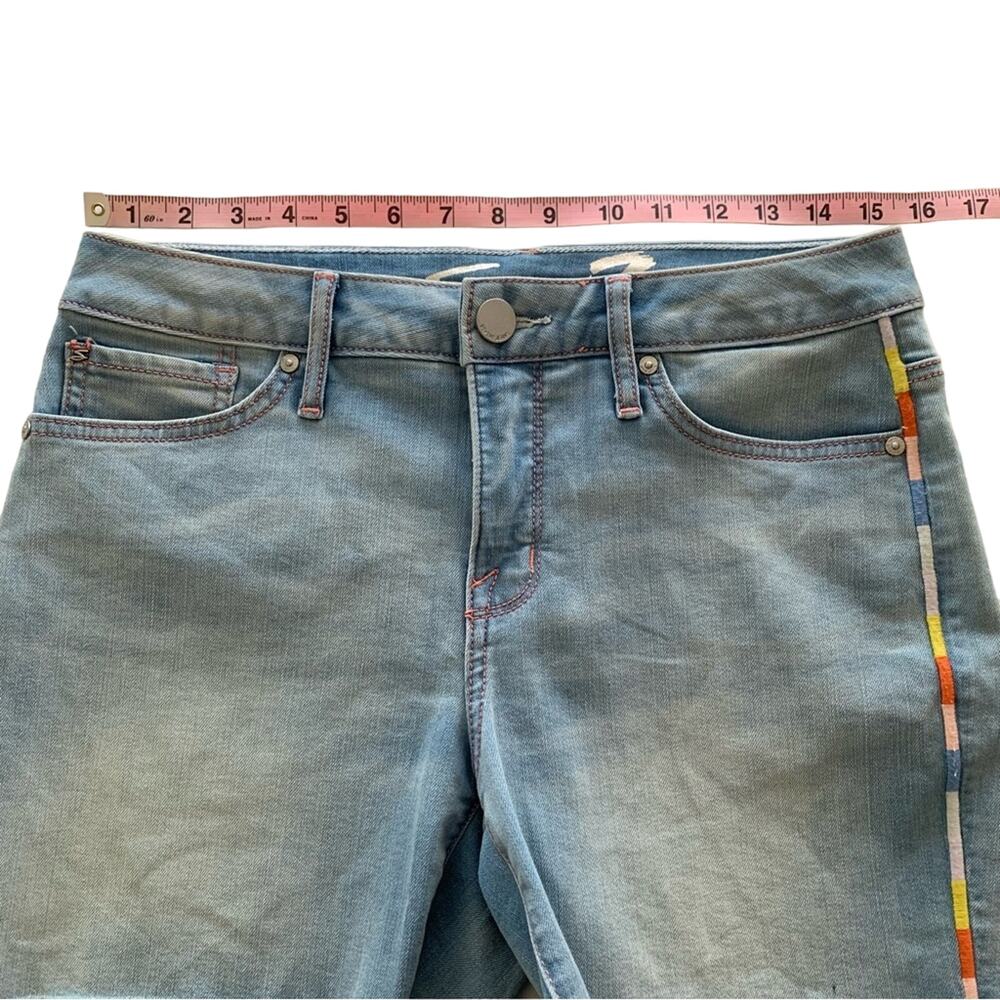 Seven7 Weekend Icy Blue Raw Hem Strechy Embroidered Sides Denim Shorts Size 4 - Picture 4 of 9